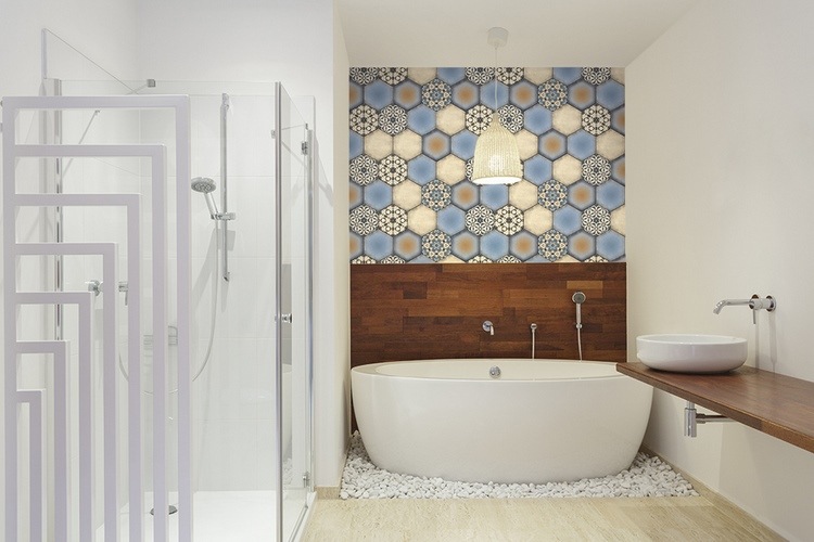 wood-and-honeycomb-tile-accent-wall-in-bathroom-design