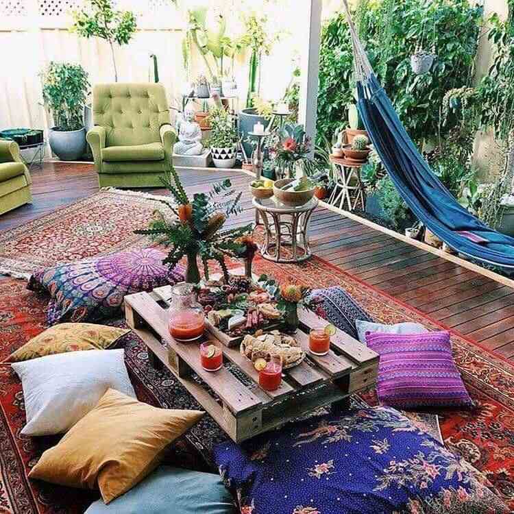 Bohemian garden design ideas backyard furniture palette table cushions