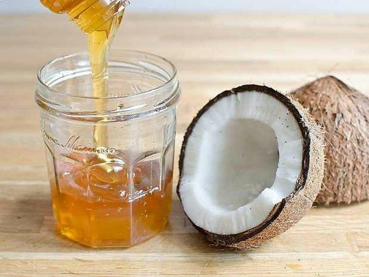DIY Coconut oil and honey dry skin face mask