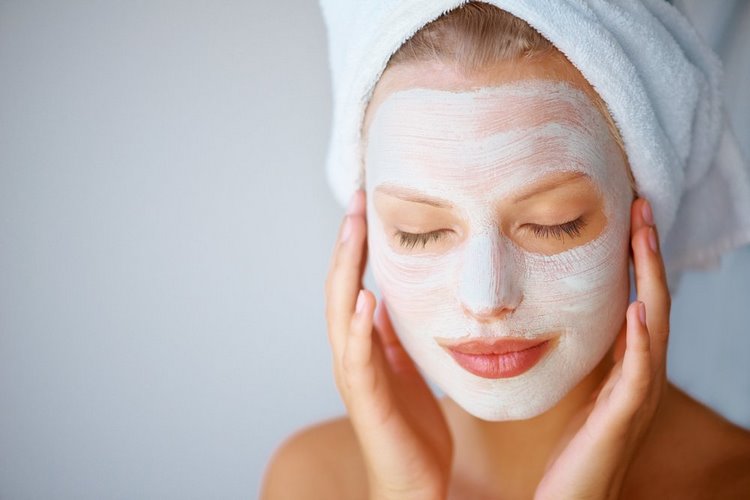 DIY Dry skin face mask recipes with natural ingredients