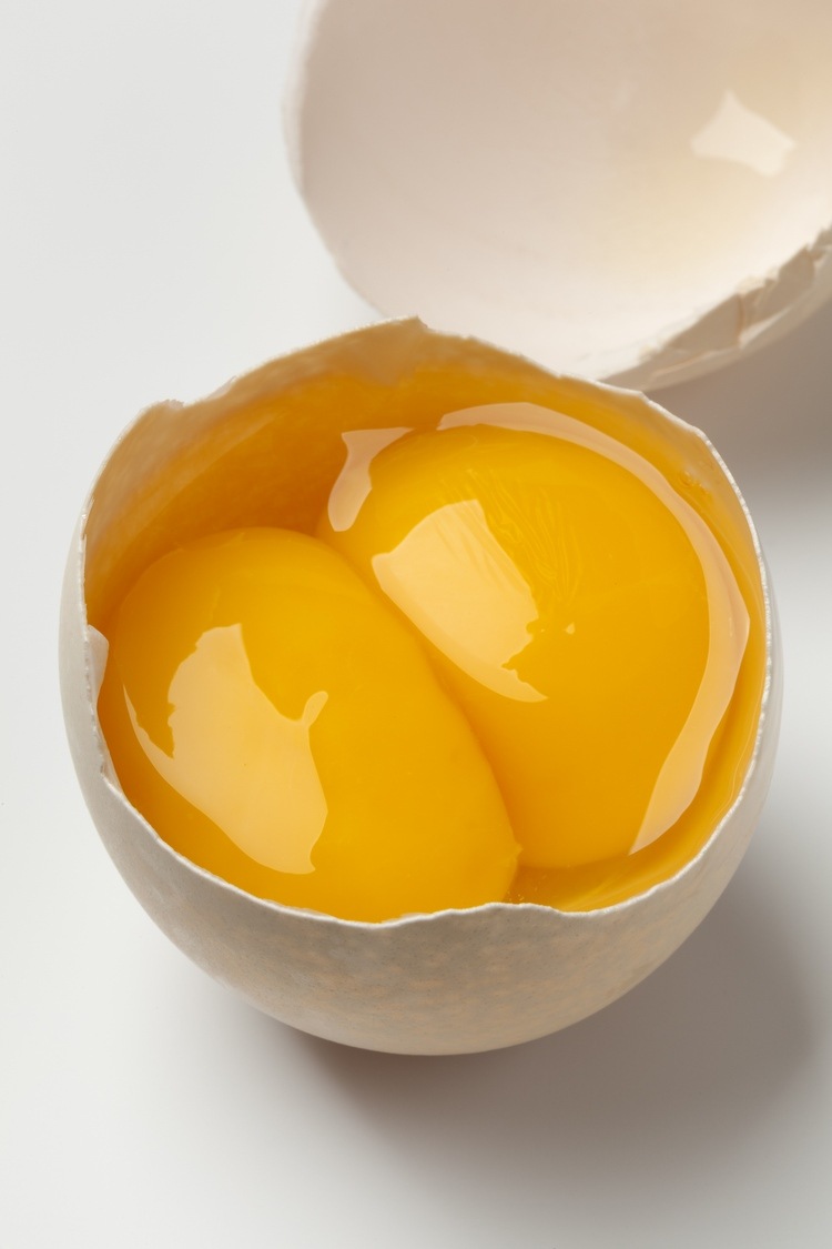 Homemade Egg yolk face mask for dry skin