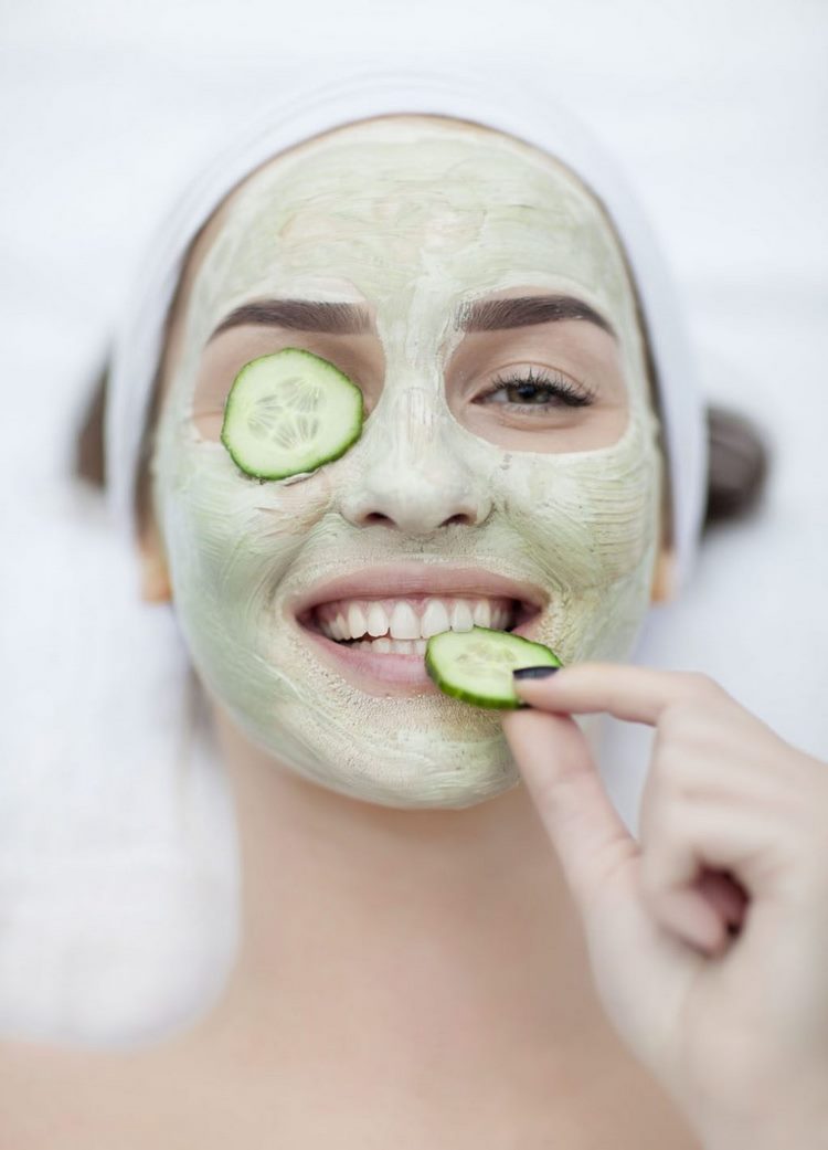 DIY yogurt and cucumber mask for irritated and very dry skin