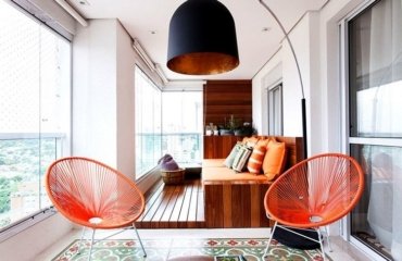 glazed-balcony-window-treatment-ideas