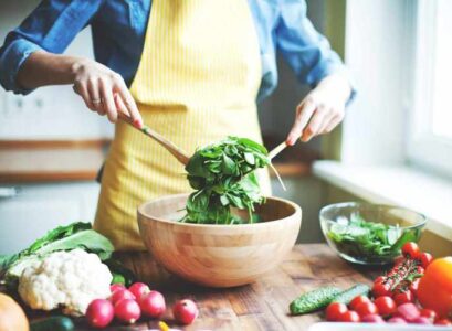 10-Spinach-Salad-Recipes-to-Fill-You-Up-With-Vitamins-and-Minerals
