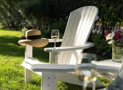 Cape-Cod-Landscaping-Simple-and-Graceful-Garden-Design-Ideas