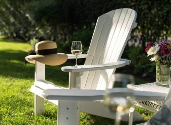Cape-Cod-Landscaping-Simple-and-Graceful-Garden-Design-Ideas
