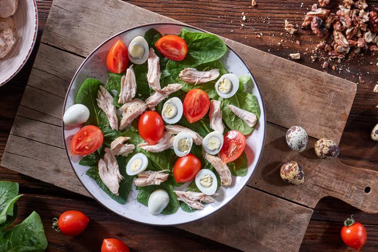 Healthy Spinach Quail Eggs and Tomato Salad