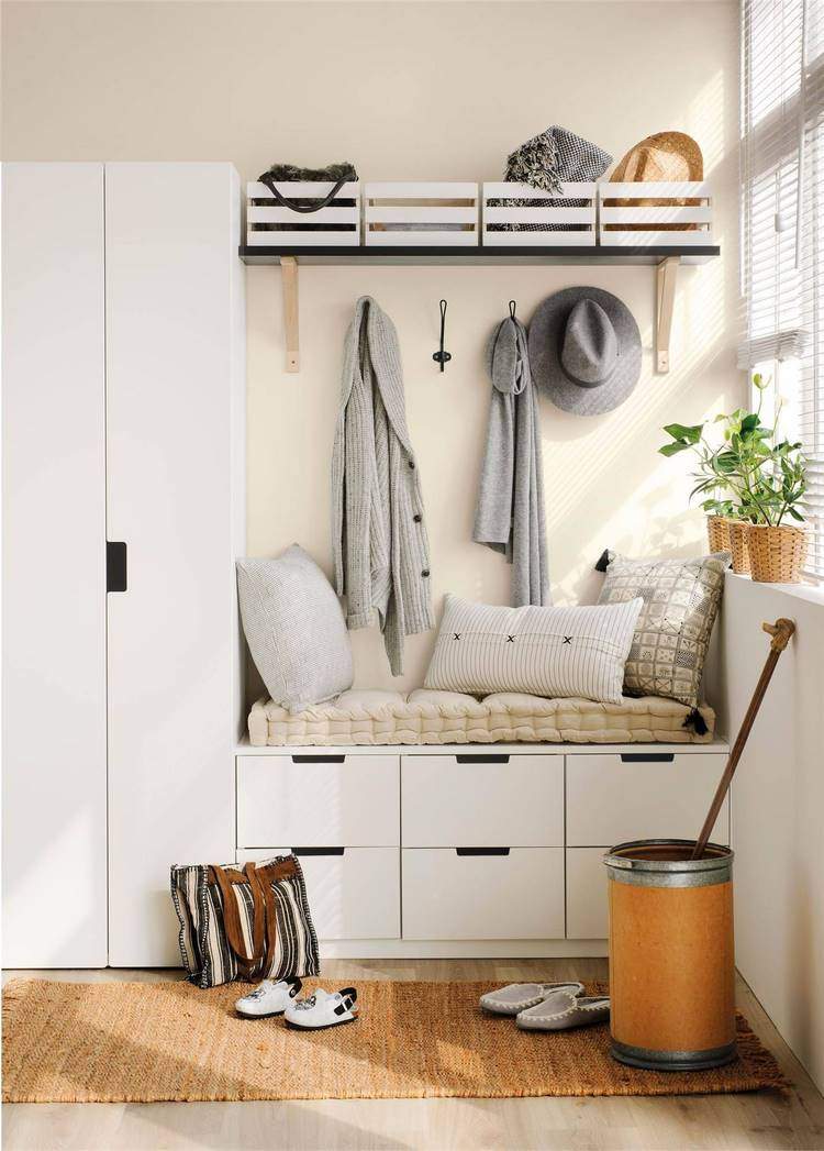 How to choose compact hallway furniture