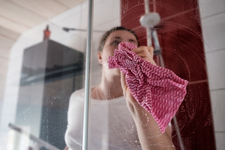 How to clean the shower stall in the bathroom