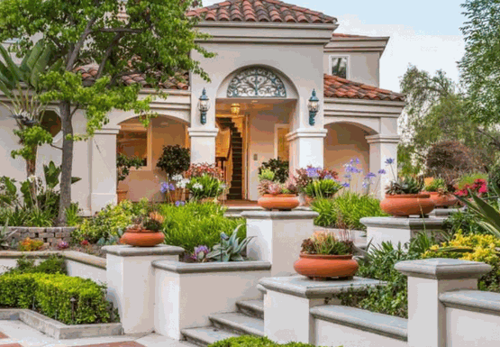 Mediterranean-backyard-landscaping-ideas-to-create-a-relaxing-oasis