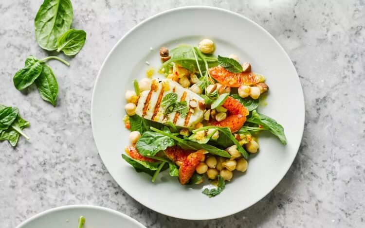 Spinach and grilled haloumi salad