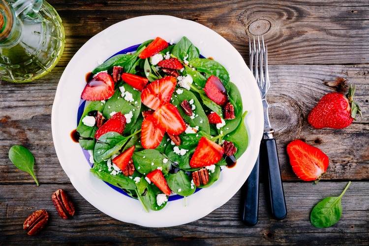 Spinach Strawberries and Goat Cheese Salad
