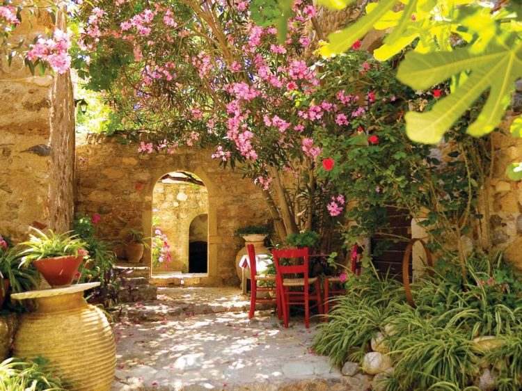 backyard decor Mediterranean style ideas