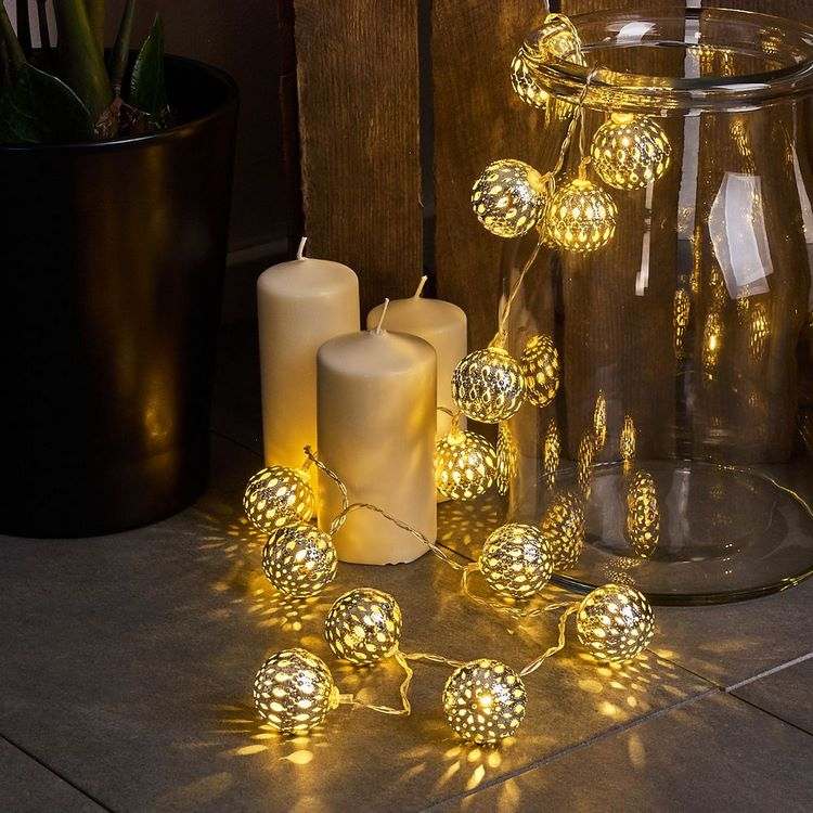 candles and string lights beautiful home decorating ideas