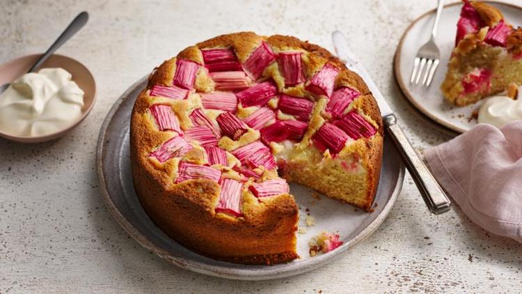 easy rhubarb cake recipe