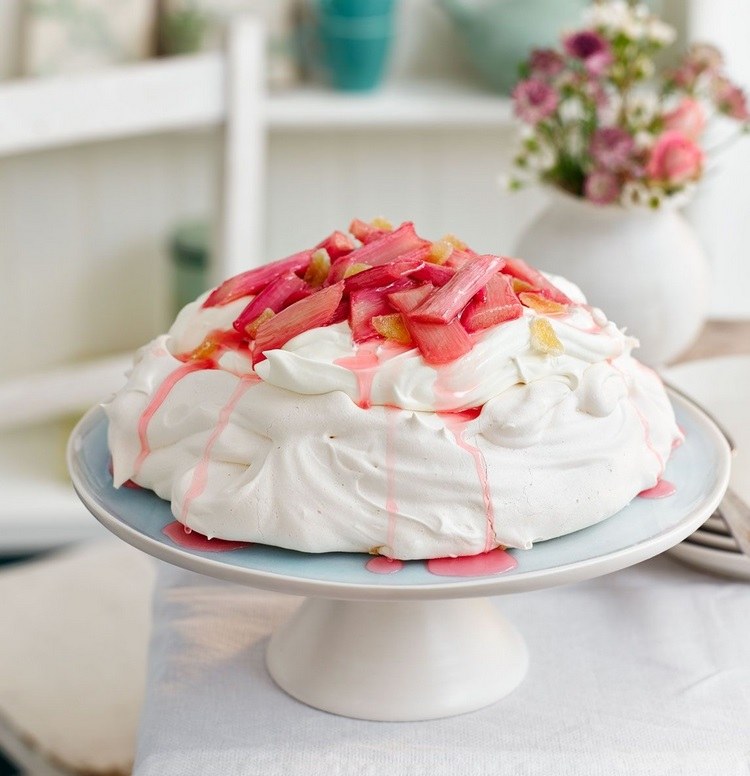 rhubarb-pavlova-recipe