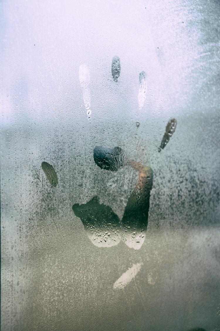 what causes foggy windows