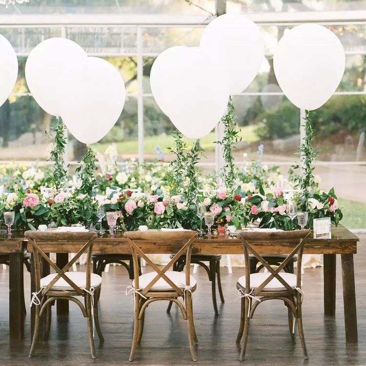 Decorating wedding table with balloons ideas