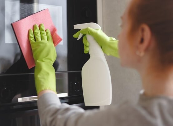 How-to-Clean-the-Microwave-Oven-with-Natural-Ingredients-in-10-Minutes