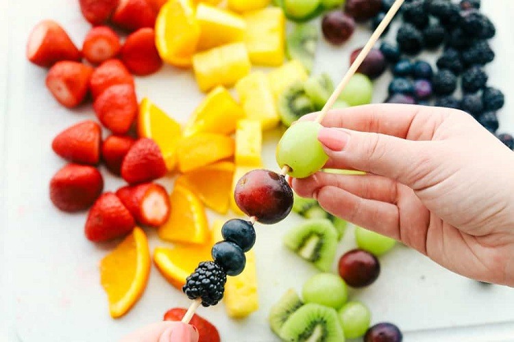How to make fruit skewers recipes and ideas