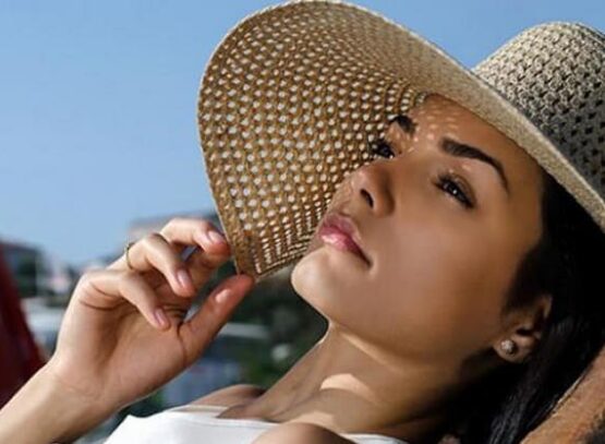 Pool-and-Beach-Makeup-Ideas-and-Practical-Tips