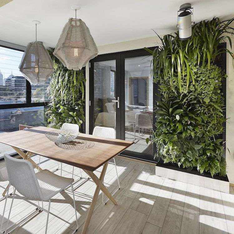 What are the advantages of balcony green walls