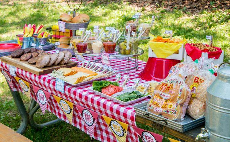 35 Backyard Bbq Decorating Ideas Organize A Stress Free Garden Party