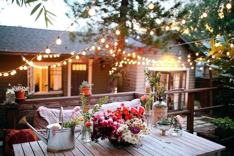 backyard party ideas string lights garden decor flowers 
