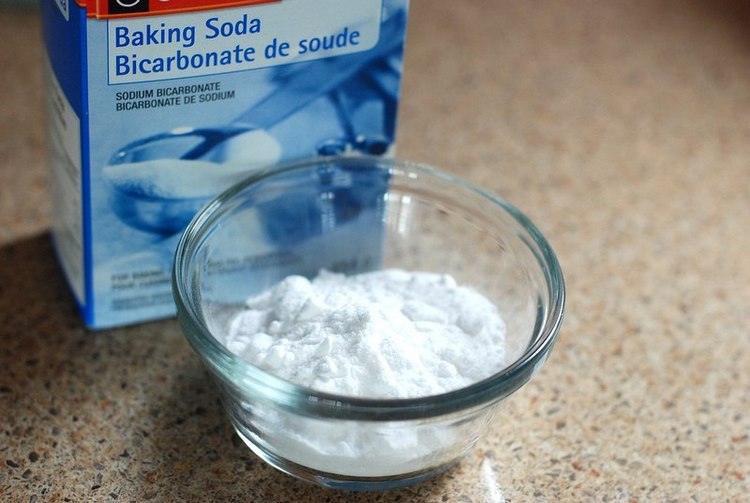 baking soda for cleaning with natural ingredients