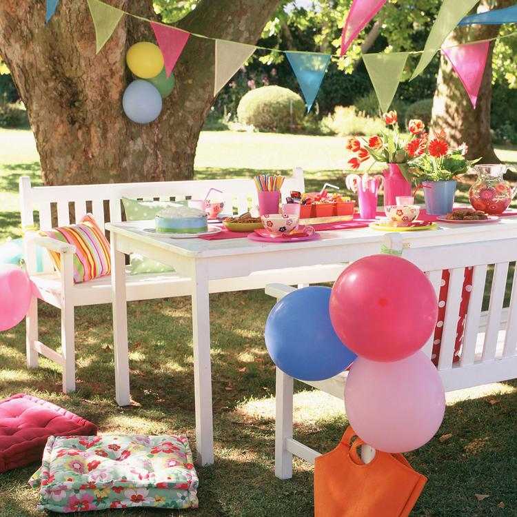 balloons and banners festive decorating ideas for garden parties