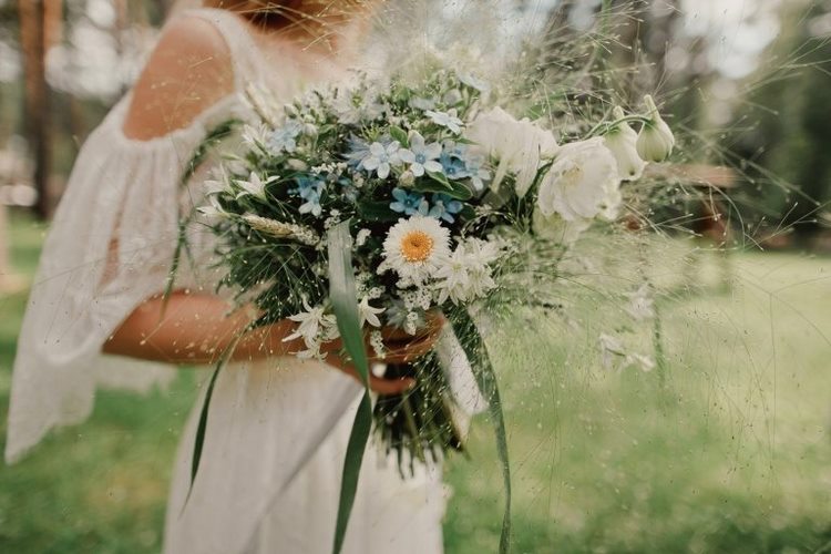 bridal bouquet ideas for rustic style weddings
