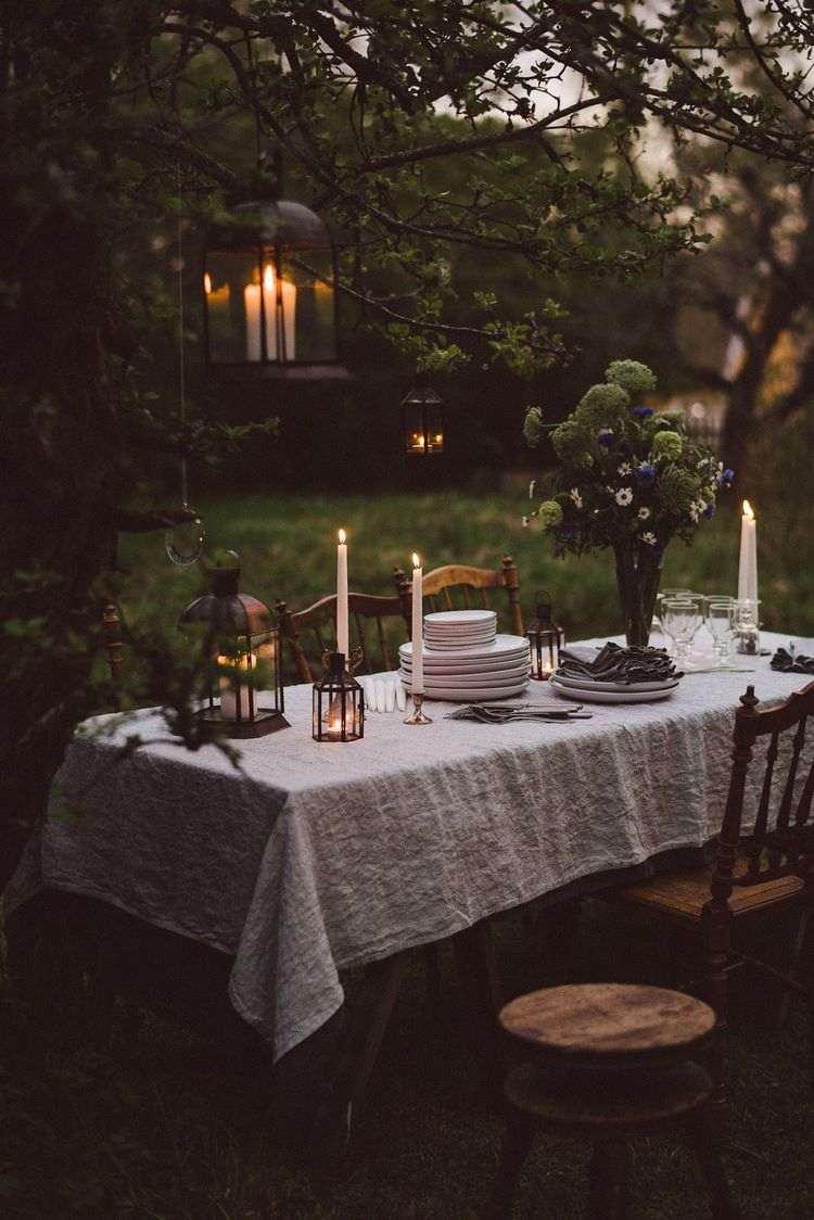 candles and lanterns table decor ideas outdoor dinner party