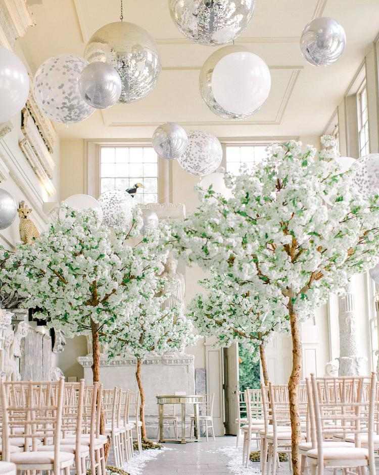 spectacular wedding decor ideas trees balloons