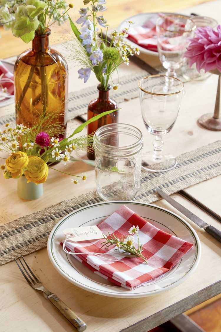 table decor and centerpieces for garden grill party