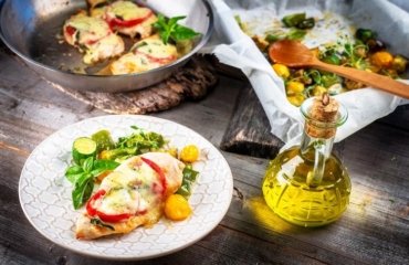 8-Mozzarella-Chicken-Recipes-Quick-and-Delicious-Dinner-Ideas