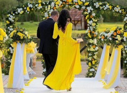 Bright-and-Cheery-Yellow-Wedding-Ideas-for-Sunny-Mood-on-the-Big-Day