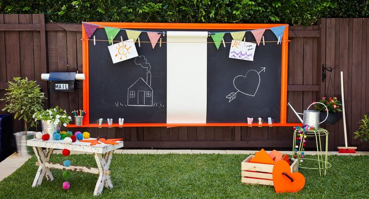 DIY Outdoor Arts and Crafts Space for the Kids