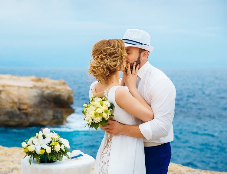 How to Organize a Greek Themed Wedding
