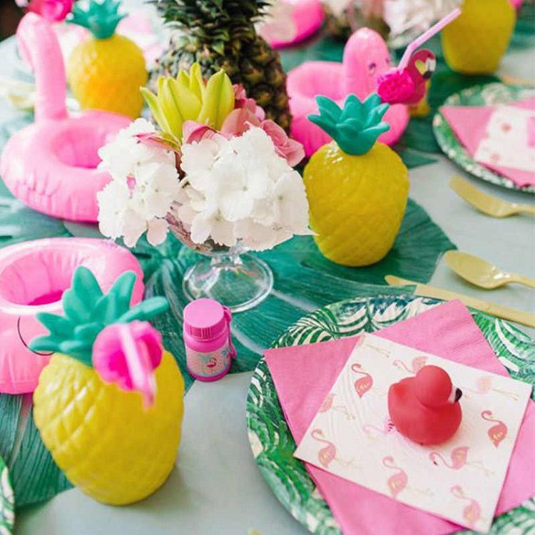 table decor ideas for tropical party by the pool