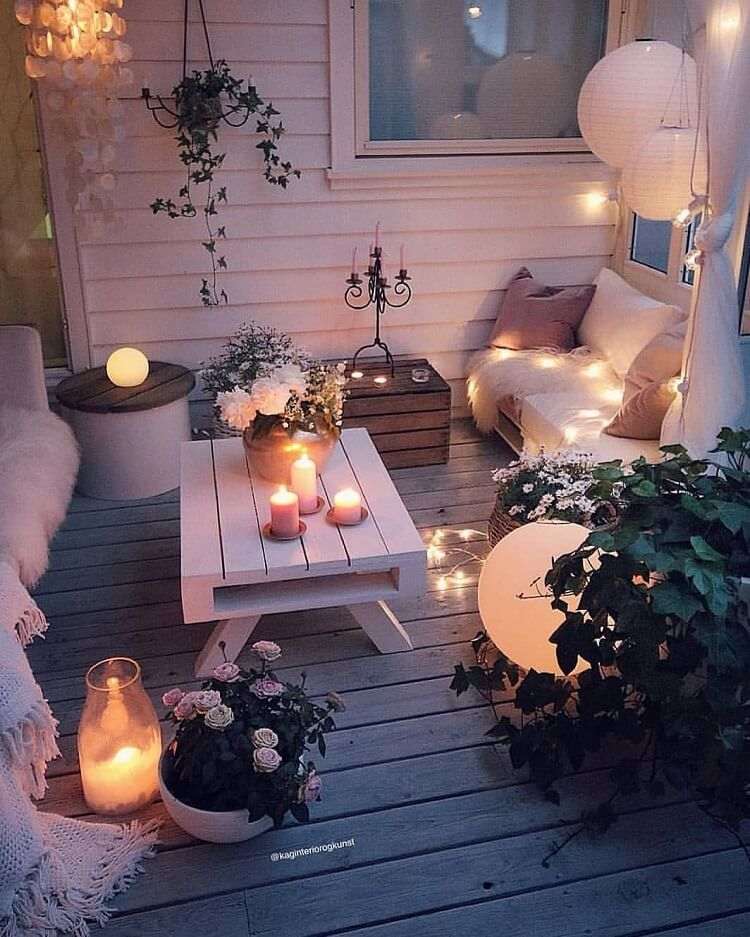 fairy-lights-and-lanterns-balcony-lighting-ideas