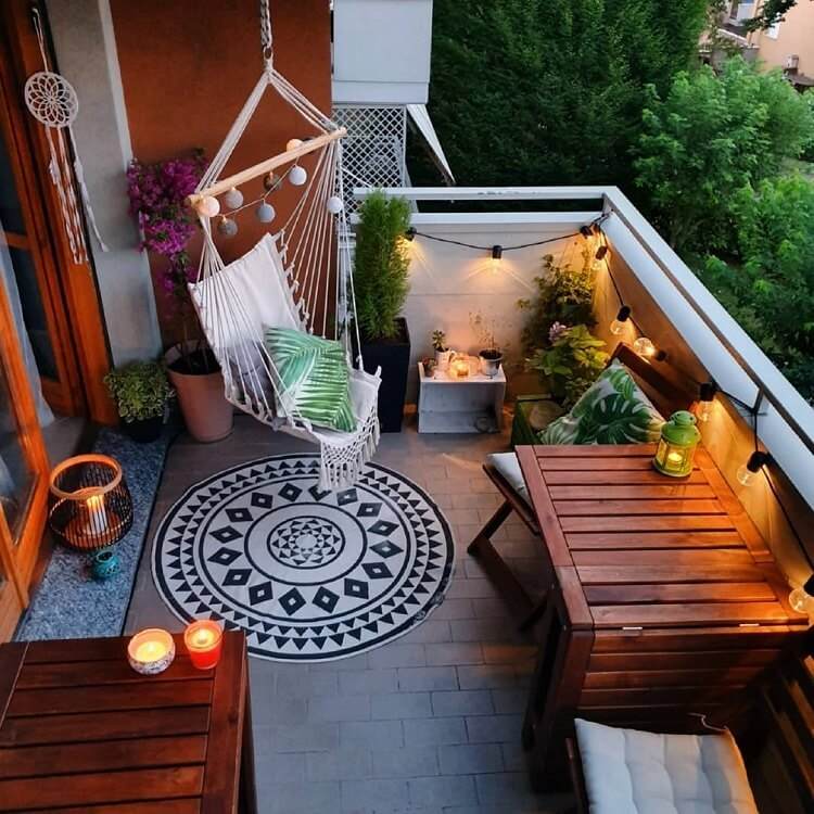 garland lighting ideas to add a romantic touch to balcony decoration