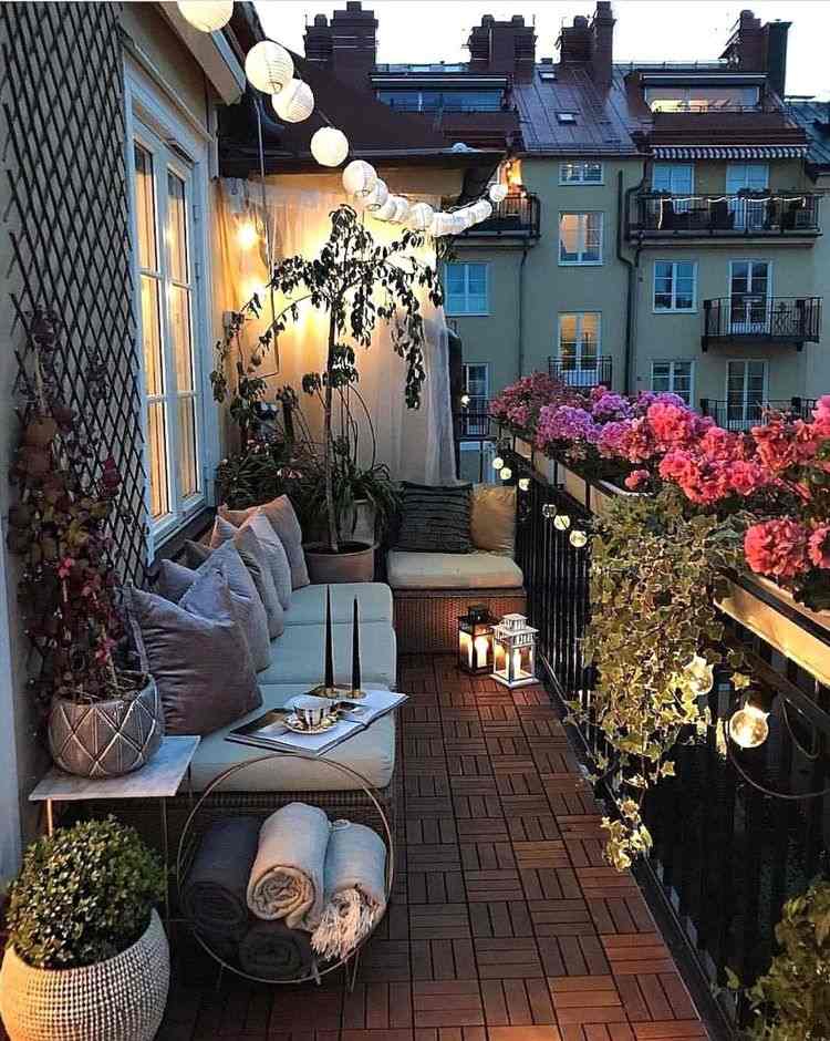how to decorate the balcony with string lights