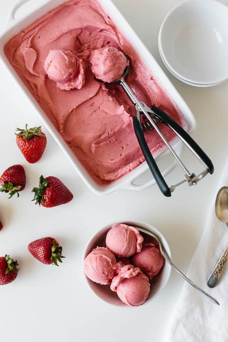 strawberry yogurt ice cream