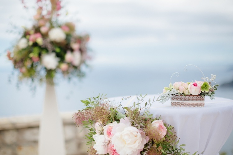 neutral wedding flower centerpieces