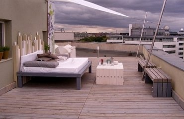 Balcony-Bed-Ideas-Pros-Cons-and-Considerations-for-Outdoor-Sleeping
