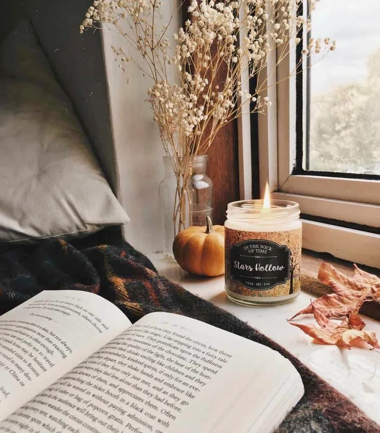 Cozy Fall Interior Design Ideas candles leaves