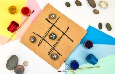 DIY-tic-tac-toe-rocks-fun-craft-projects-for-kids