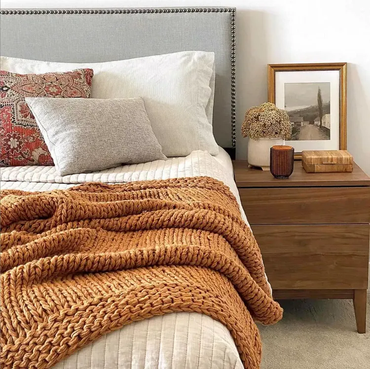 Simple and easy fall bedroom decor ideas soft blanket