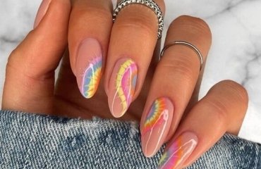 Tie-and-Dye-Nai-Art-Tips-and-Tutorials-for-a-Manicure-That-Rocks