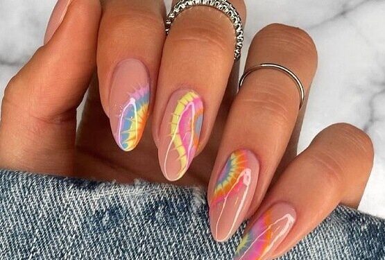 Tie-and-Dye-Nai-Art-Tips-and-Tutorials-for-a-Manicure-That-Rocks